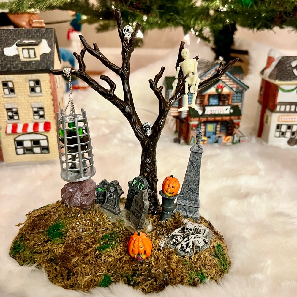 Rare!! LEMAX Spooky Town- Monster in cage 44106